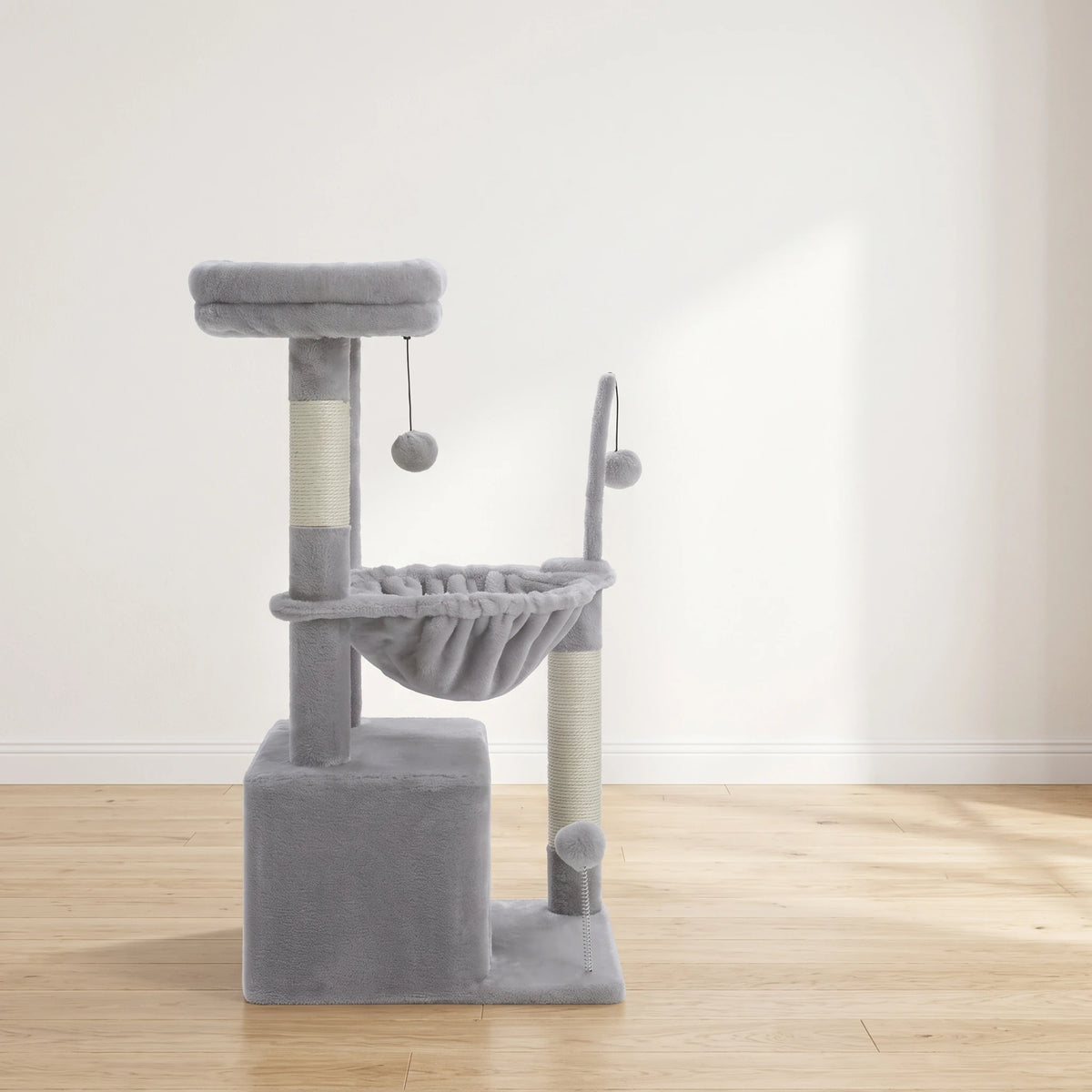 Arbre à Chat 4 en 1 installé dans un salon lumineux