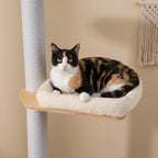 Chat couché sur une plateforme de l'arbre à Chat Design Luxe