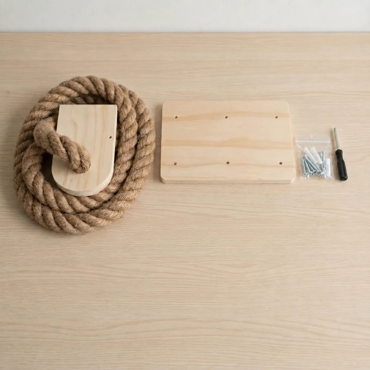 Contenu du griffoir mural chat : corde, platine en bois, vis et tournevis