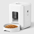 Gamelle automatique chat blanche avec gamelle remplie de croquettes
