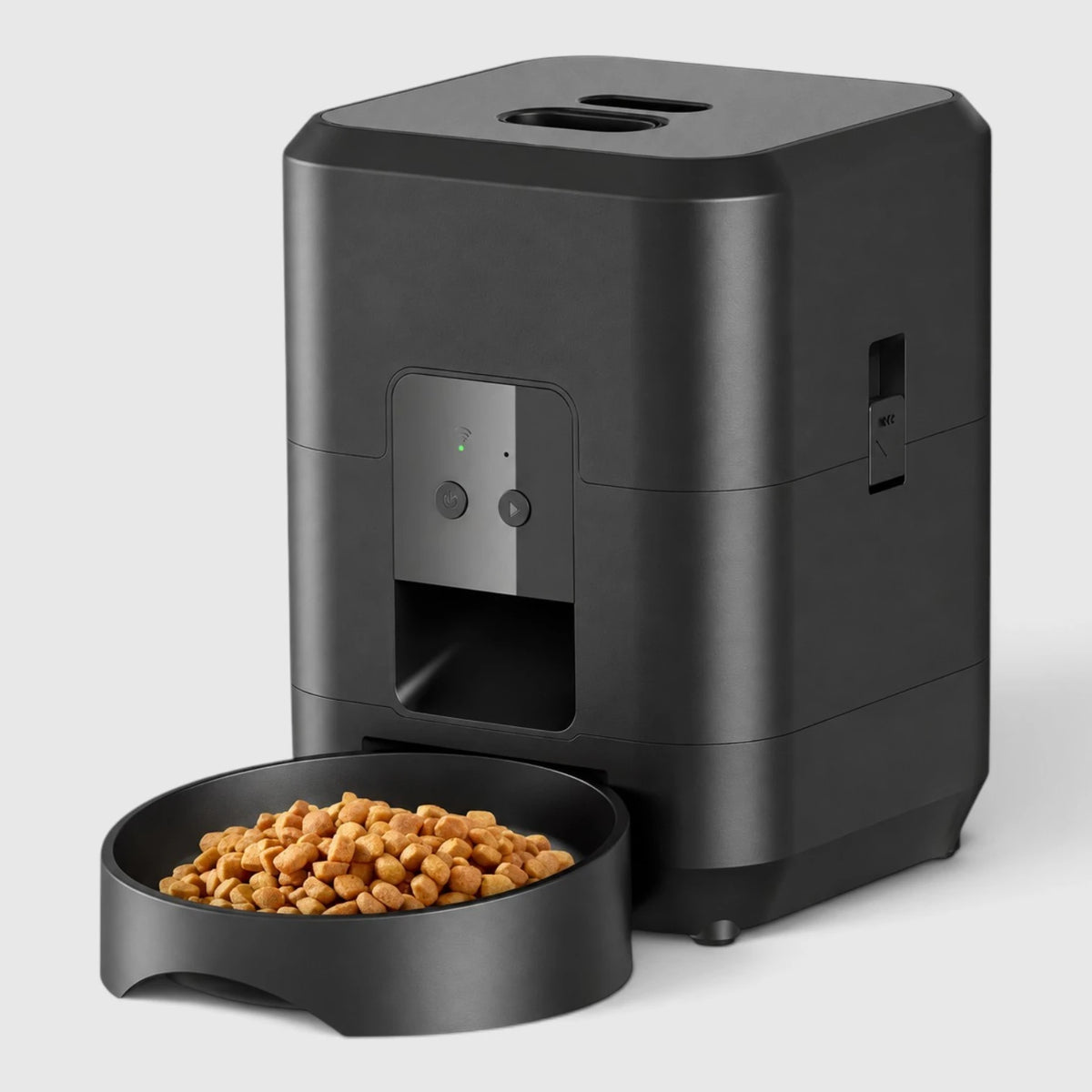 Gamelle automatique chat noire avec gamelle remplie de croquettes