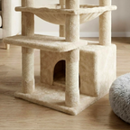 Chat installé dans la niche de l'arbre à Chat pour Gros Chat