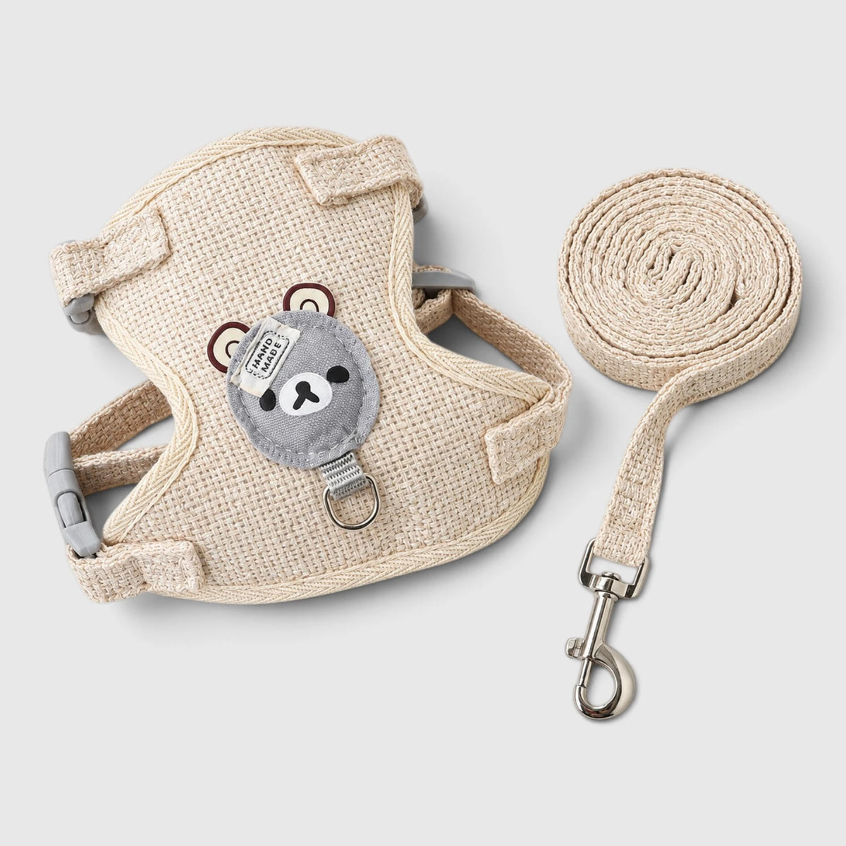 Harnais chaton beige avec écusson d'ourson et laisse