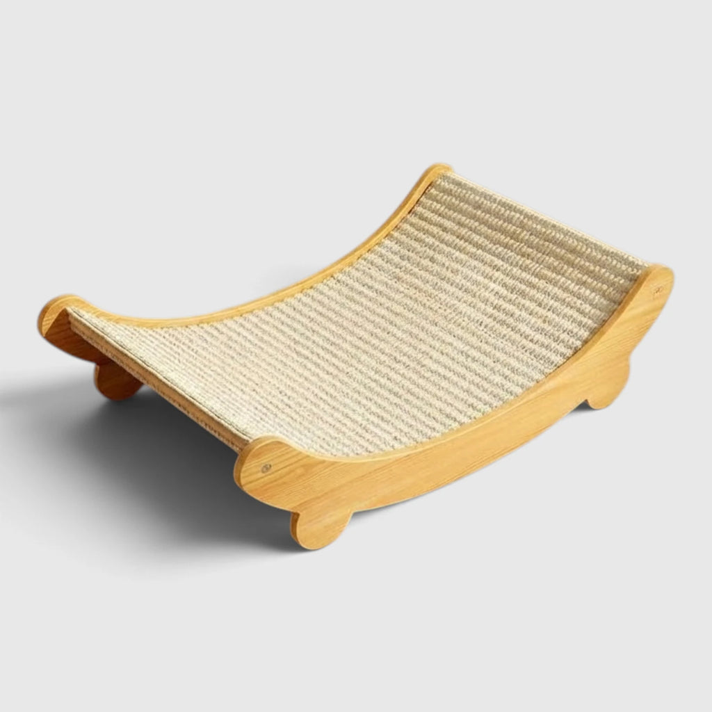 Griffoir chat design en bois courbé avec surface en sisal