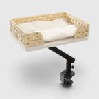 Panier chat osier tressé avec coussin crème et support noir